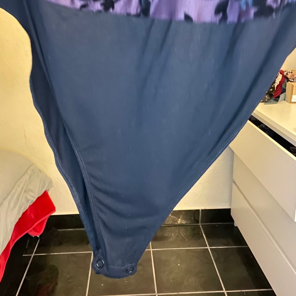 Bodysuits - Picture 2 of 3